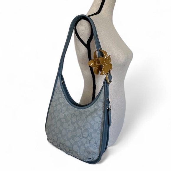 Ergo Shoulder Bag In Signature Jacquard - Picture 4 of 6